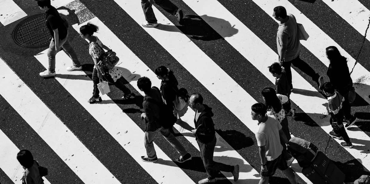 Personas-caminando-por-la-calle-privacidad-billú