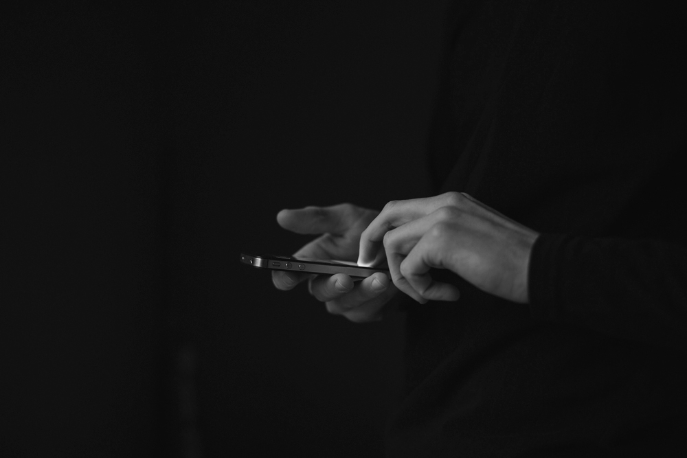 Buscando-en-el-celular-como-obtener-mi-cuenta-Billú